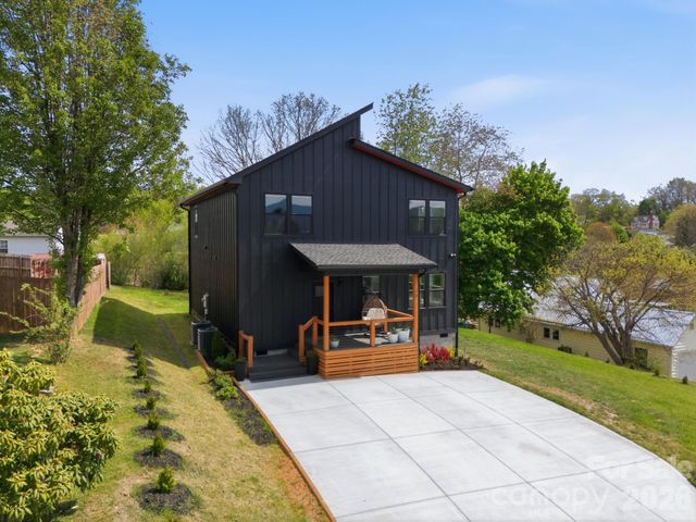 30 First Street, Canton, NC 28716
