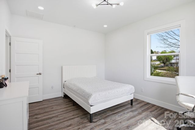 30 First Street, Canton, NC 28716