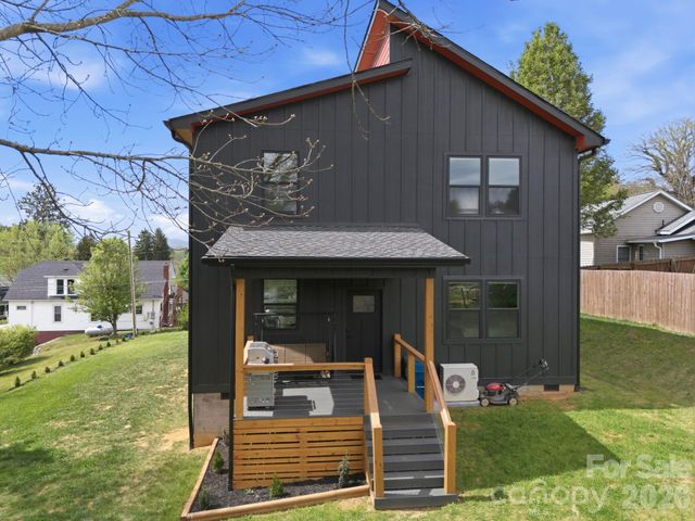 30 First Street, Canton, NC 28716