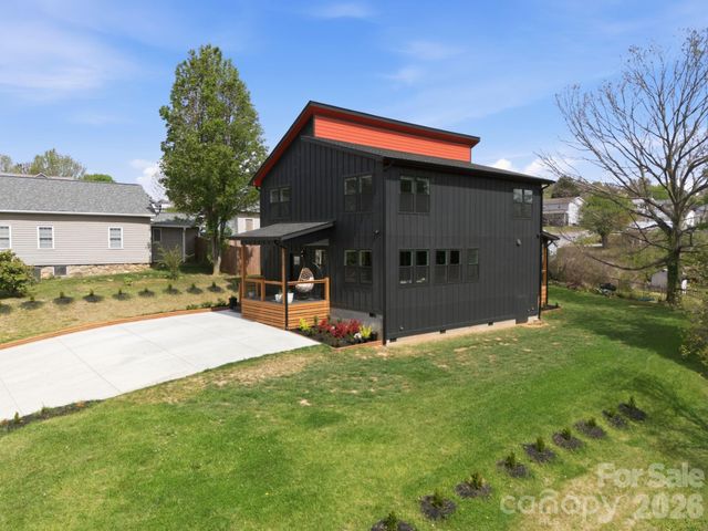 30 First Street, Canton, NC 28716