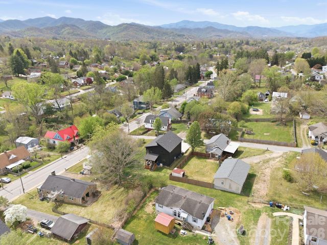 30 First Street, Canton, NC 28716