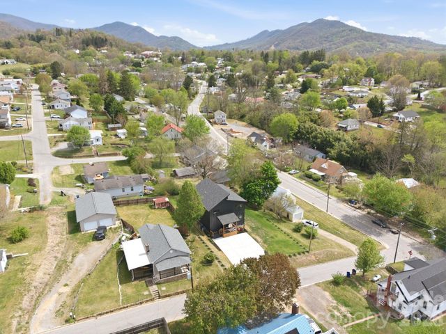 30 First Street, Canton, NC 28716