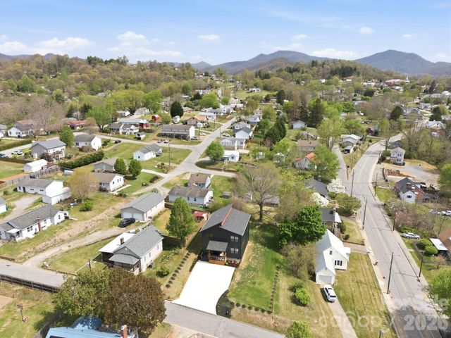 30 First Street, Canton, NC 28716