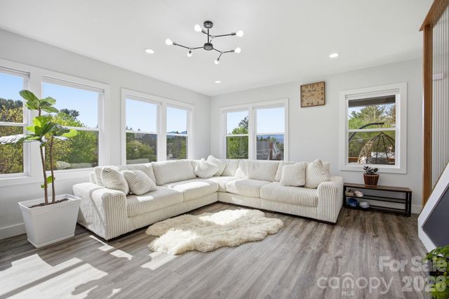 30 First Street, Canton, NC 28716