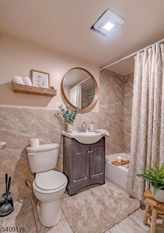 5 Hinrichs Pl 2, Bloomfield Twp., NJ 07003