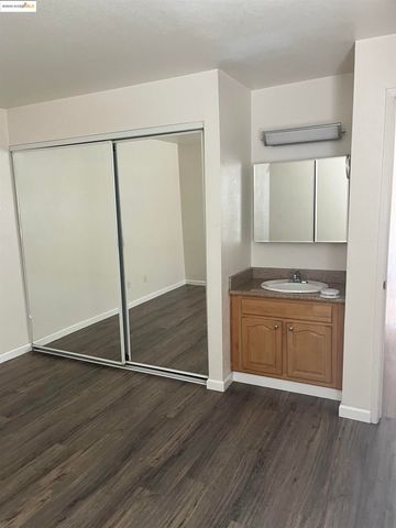 2207 Lakeview Cir, Pittsburg, CA 94565