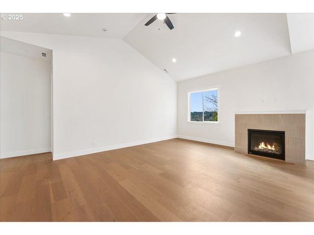 737 Se FOREST GLEN Rd, Estacada, OR 97023