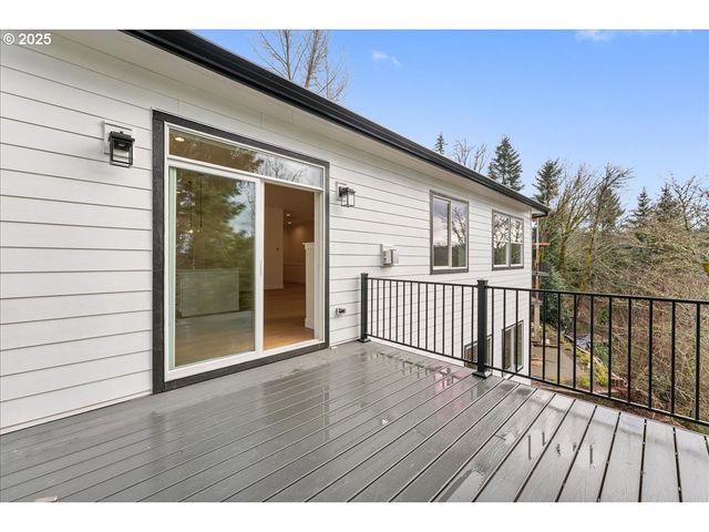 737 Se FOREST GLEN Rd, Estacada, OR 97023