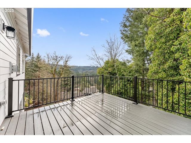 737 Se FOREST GLEN Rd, Estacada, OR 97023