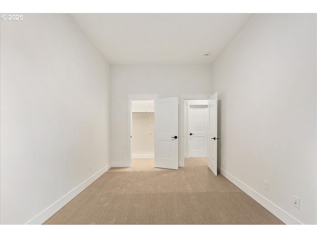 737 Se FOREST GLEN Rd, Estacada, OR 97023