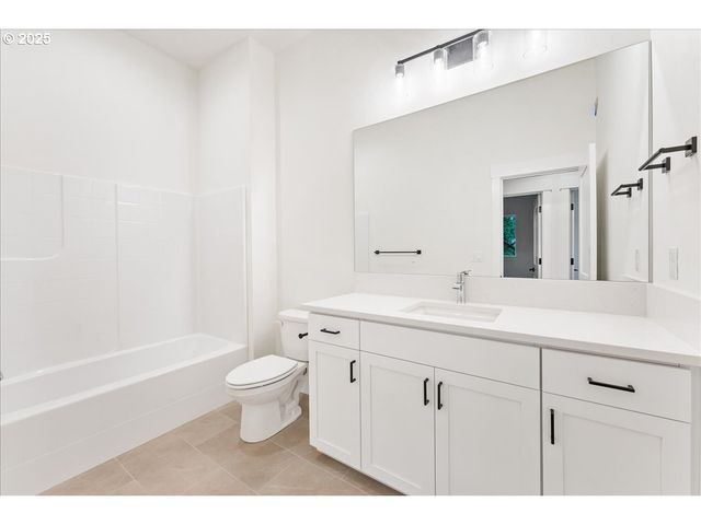 737 Se FOREST GLEN Rd, Estacada, OR 97023