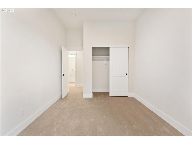 737 Se FOREST GLEN Rd, Estacada, OR 97023