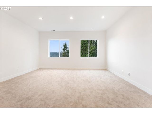 737 Se FOREST GLEN Rd, Estacada, OR 97023