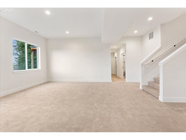 737 Se FOREST GLEN Rd, Estacada, OR 97023