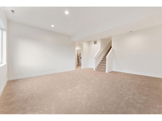 737 Se FOREST GLEN Rd, Estacada, OR 97023