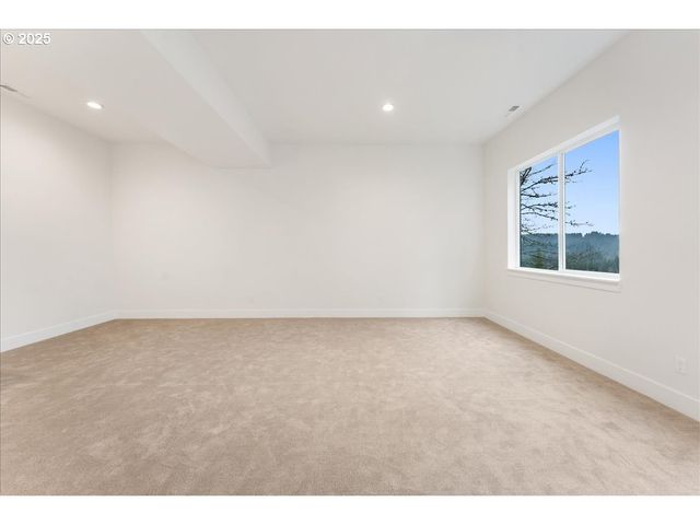 737 Se FOREST GLEN Rd, Estacada, OR 97023