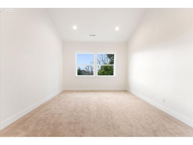 737 Se FOREST GLEN Rd, Estacada, OR 97023