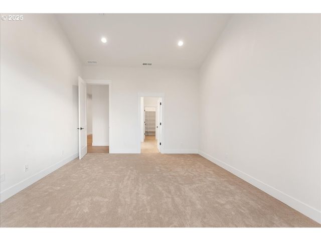 737 Se FOREST GLEN Rd, Estacada, OR 97023