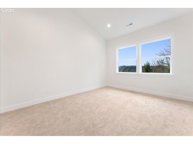 737 Se FOREST GLEN Rd, Estacada, OR 97023