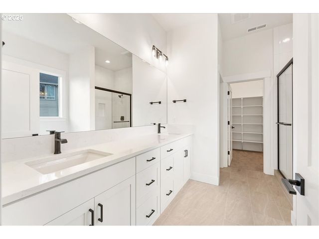 737 Se FOREST GLEN Rd, Estacada, OR 97023