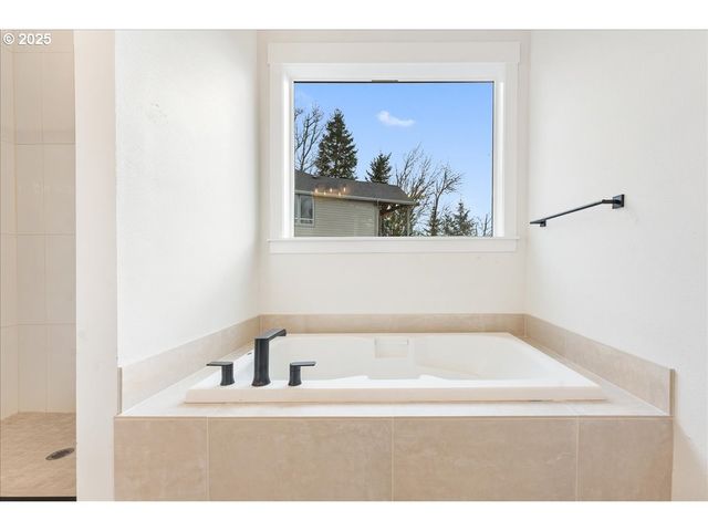 737 Se FOREST GLEN Rd, Estacada, OR 97023