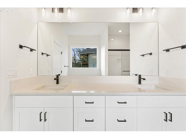 737 Se FOREST GLEN Rd, Estacada, OR 97023