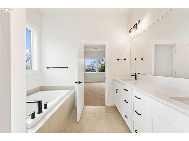 737 Se FOREST GLEN Rd, Estacada, OR 97023