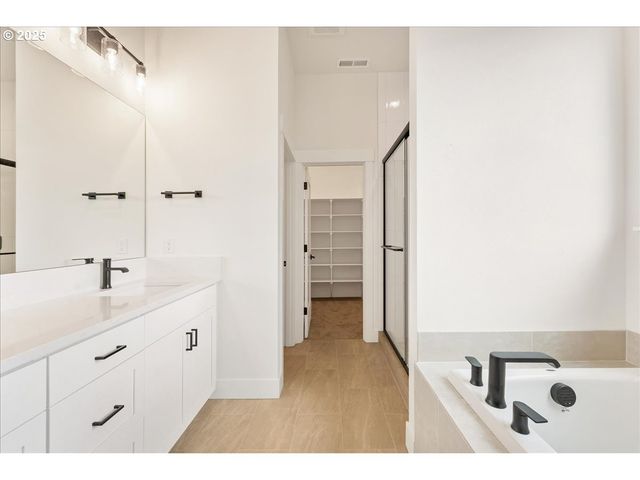 737 Se FOREST GLEN Rd, Estacada, OR 97023