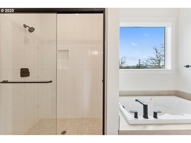 737 Se FOREST GLEN Rd, Estacada, OR 97023