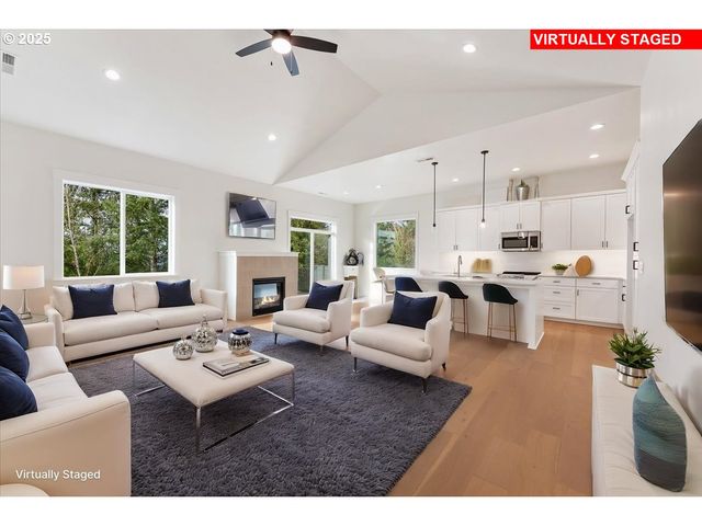 737 Se FOREST GLEN Rd, Estacada, OR 97023