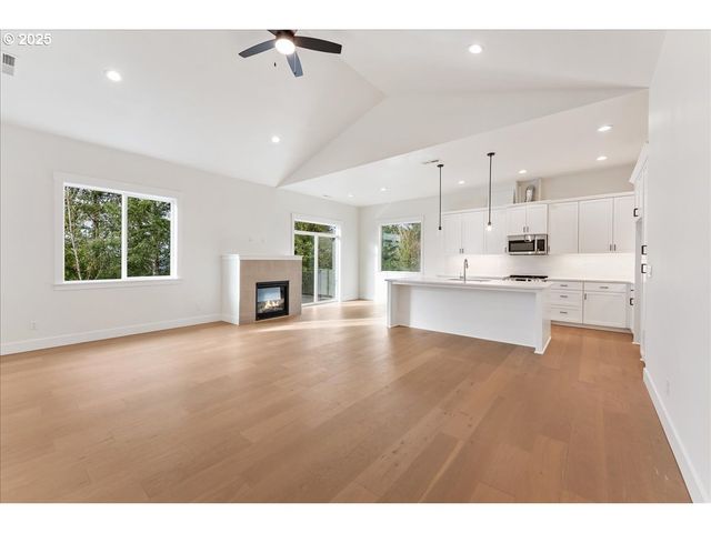 737 Se FOREST GLEN Rd, Estacada, OR 97023