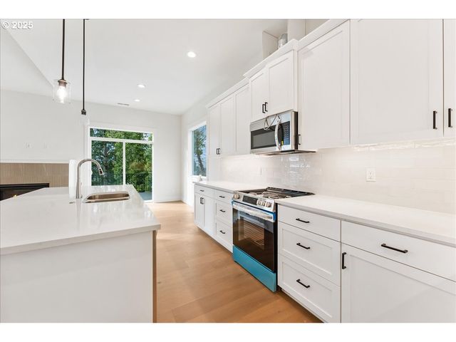 737 Se FOREST GLEN Rd, Estacada, OR 97023