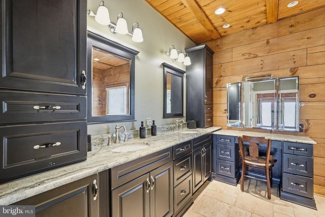 43449 LOST CORNER RD, Leesburg, VA 20176