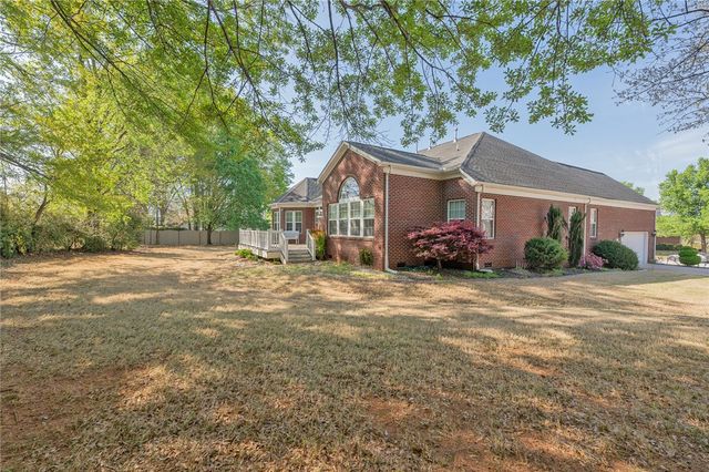 806 Hartscove Court, Boiling Springs, SC 29316