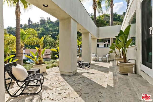 1514 San Ysidro Drive, Beverly Hills, CA 90210