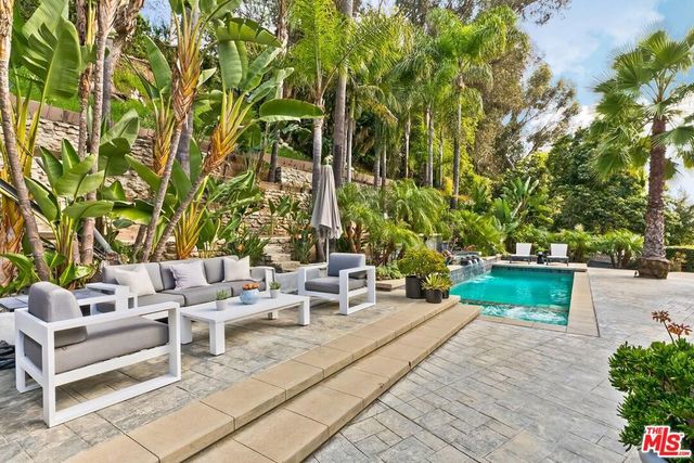 1514 San Ysidro Drive, Beverly Hills, CA 90210