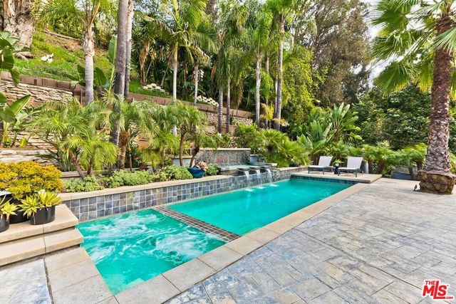 1514 San Ysidro Drive, Beverly Hills, CA 90210