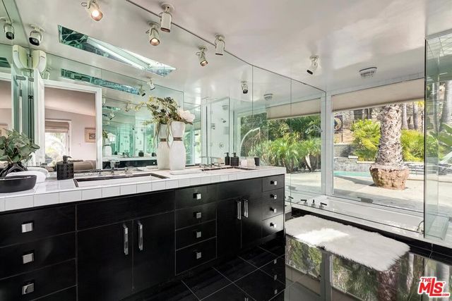 1514 San Ysidro Drive, Beverly Hills, CA 90210