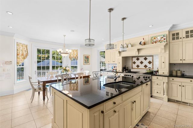 19 Jagger Lane, Westhampton, NY 11977