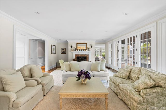 19 Jagger Lane, Westhampton, NY 11977