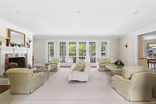 19 Jagger Lane, Westhampton, NY 11977