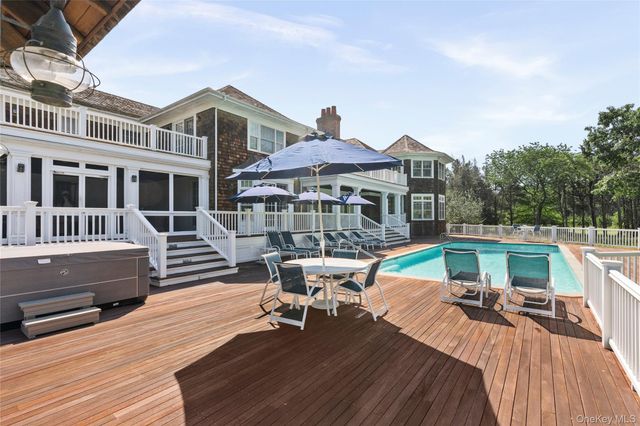 19 Jagger Lane, Westhampton, NY 11977