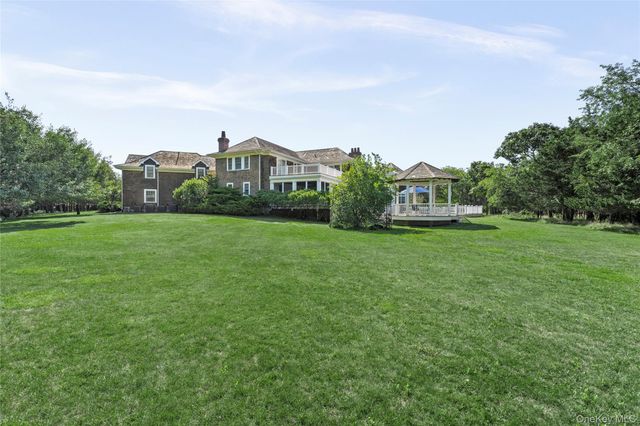 19 Jagger Lane, Westhampton, NY 11977