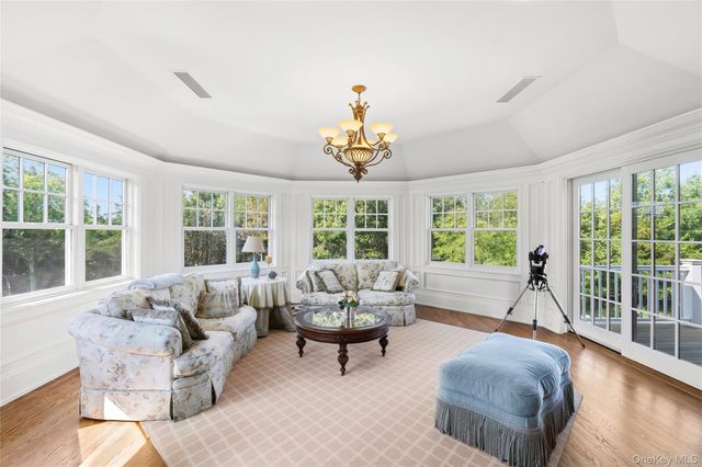 19 Jagger Lane, Westhampton, NY 11977