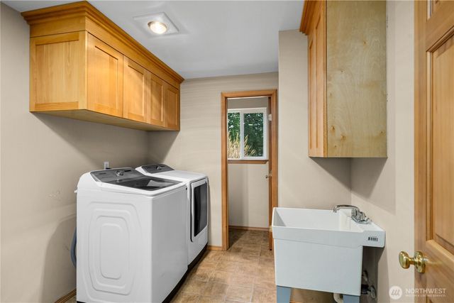 36421 80th Avenue E, Eatonville, WA 98328