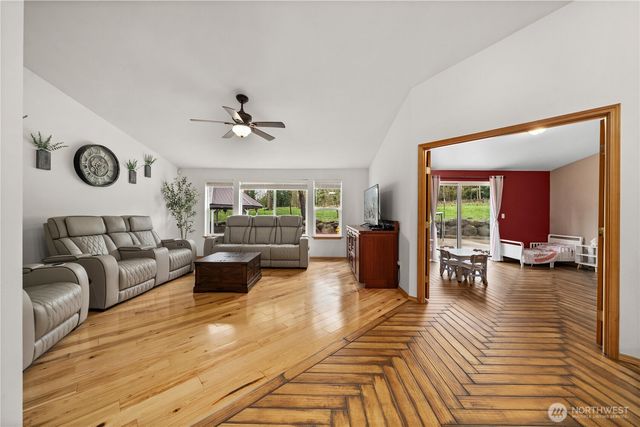 36421 80th Avenue E, Eatonville, WA 98328