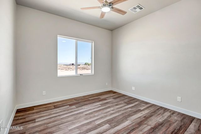 25113 W LOWDEN Road, Wittmann, AZ 85361