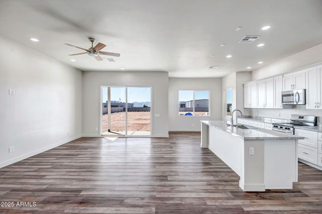 25113 W LOWDEN Road, Wittmann, AZ 85361