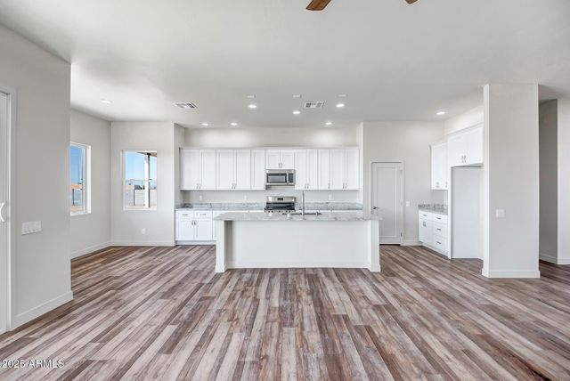 25113 W LOWDEN Road, Wittmann, AZ 85361