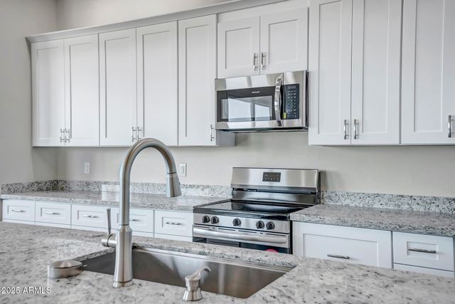 25113 W LOWDEN Road, Wittmann, AZ 85361